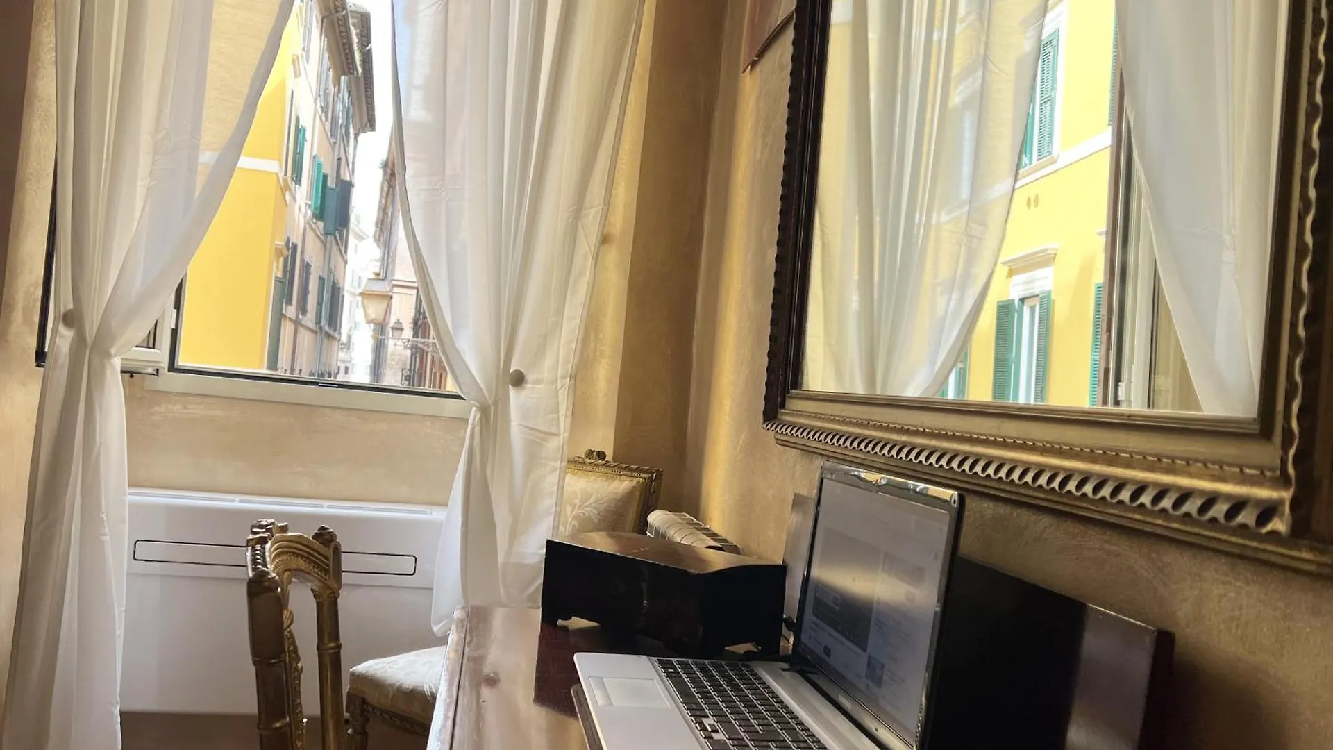 Italy Typicall Home Campo Di Fiori Rome Apartment